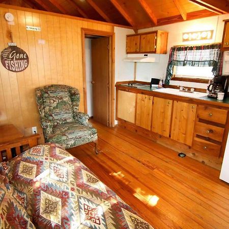 Lakefront Cedar Cabin - 8 Mead المظهر الخارجي الصورة